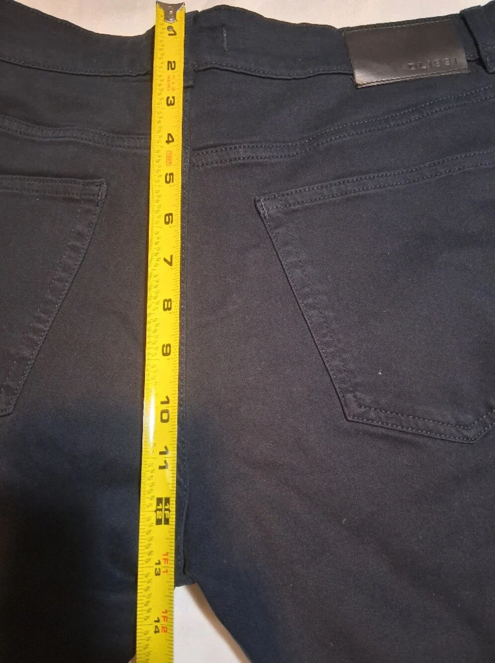DL1961 Russell Slim Straight Jeans - Crete Wash - Size 34 x 34 Designer Fashion